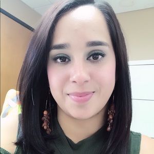 Meet your Posher, Dennise